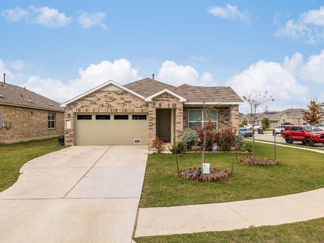 210  Escondido Cir