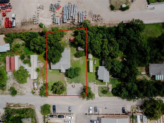 210 Jennifer LN