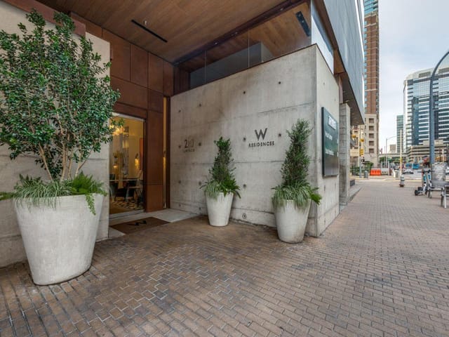 210  Lavaca St  #1801