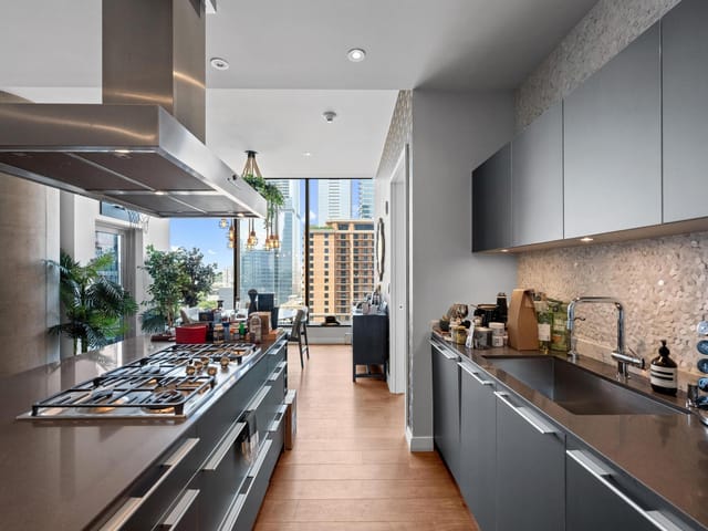 210 Lavaca ST Unit #1911
