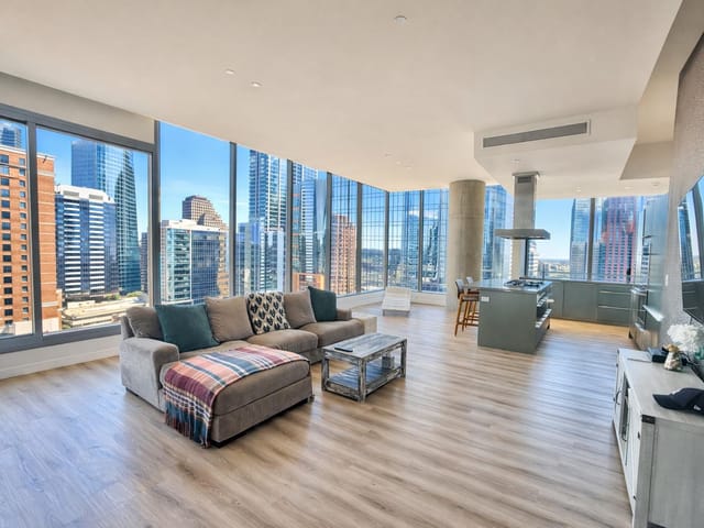 210 Lavaca St Unit #1912