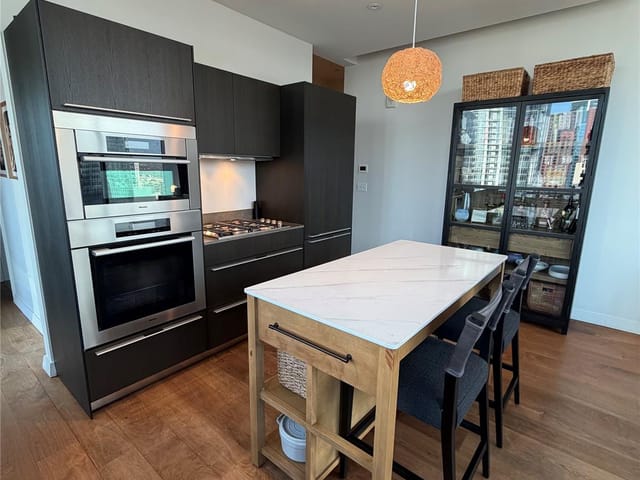 210 Lavaca ST Unit #2013
