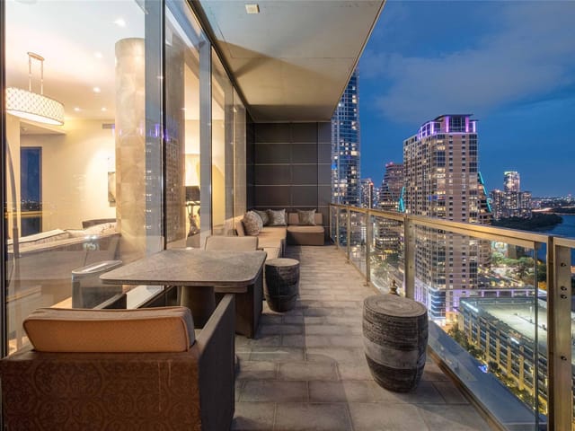 210 Lavaca St Unit #2201
