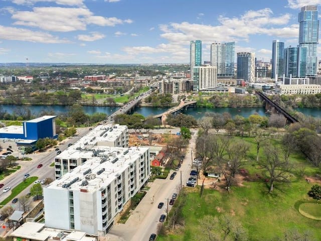 210 Lee Barton DR Unit #208