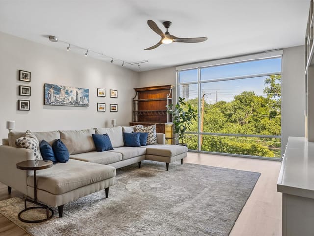 210 Lee Barton DR Unit #301