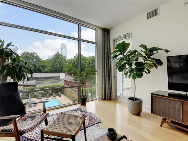 210 Lee Barton DR Unit #305