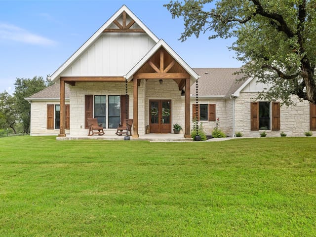 210 Levon Ln