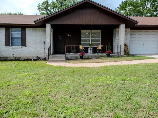 210 LOESCH DR
