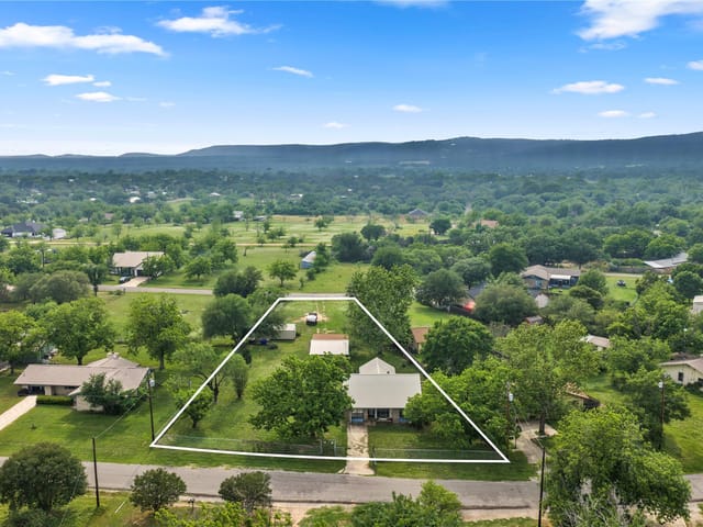 210 N River Oaks DR