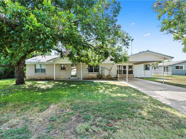 210 Robin RD