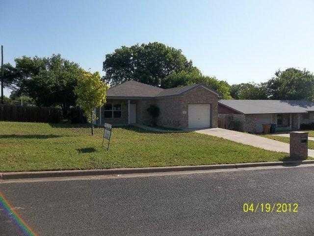 2100 Vanderbilt LN