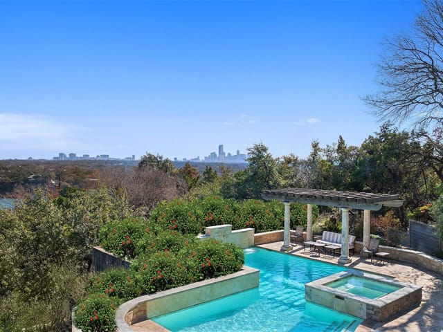2100 Westlake DR