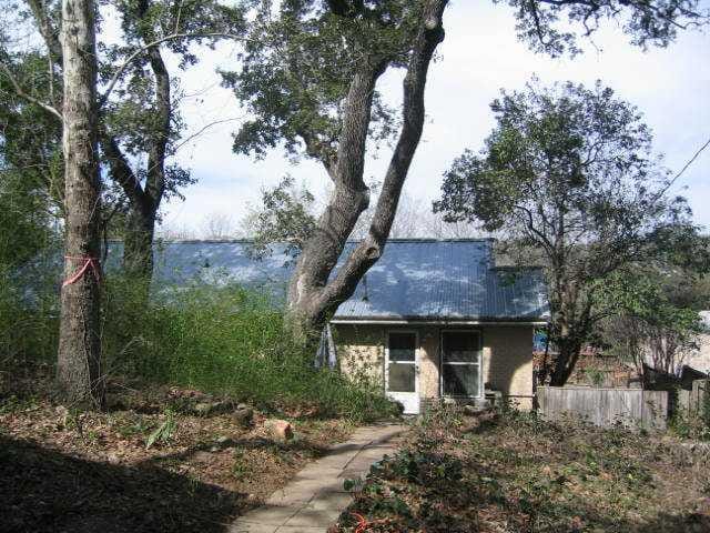 2101 Alameda DR