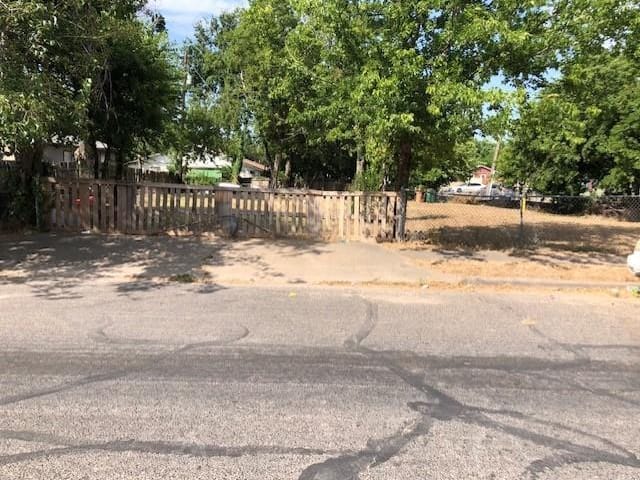 2101 Donahue Ln