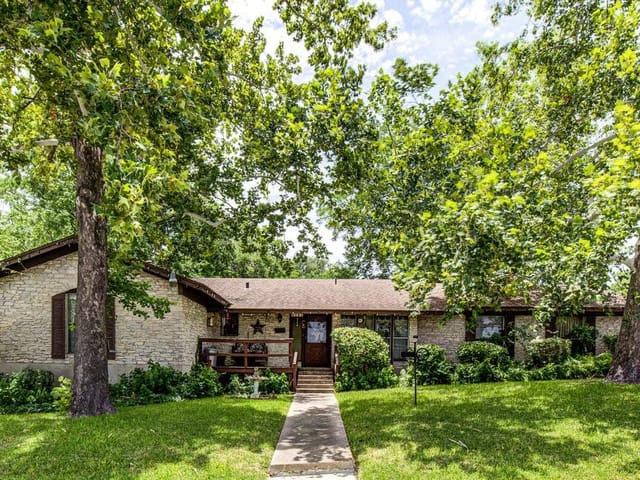 2101 Vanderbilt Ln