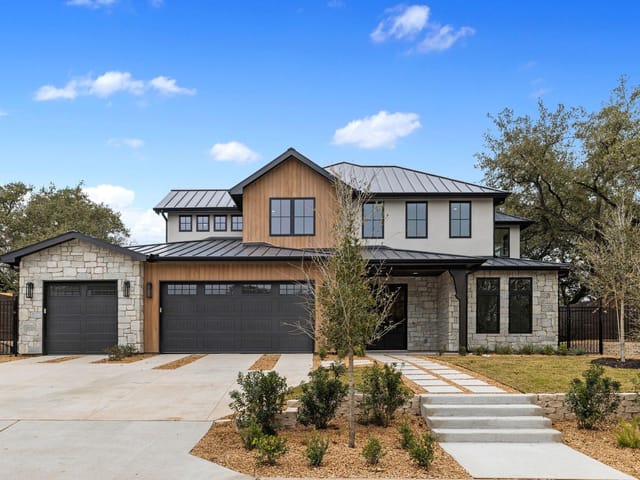 2102 Four Oaks