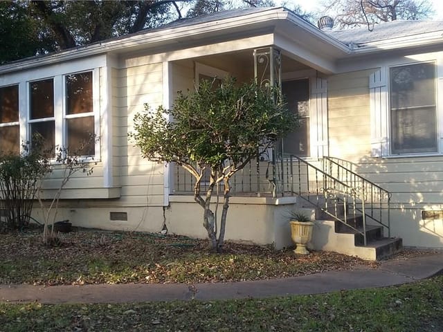 2102 La Casa DR