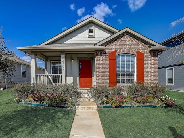 2102 Langdale Ln