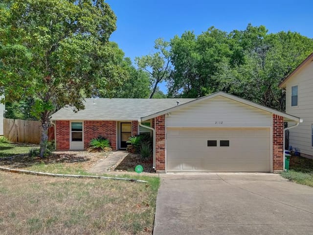 2102 Lear Ln