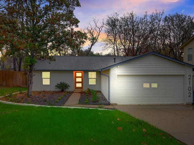 2102 Lear Ln