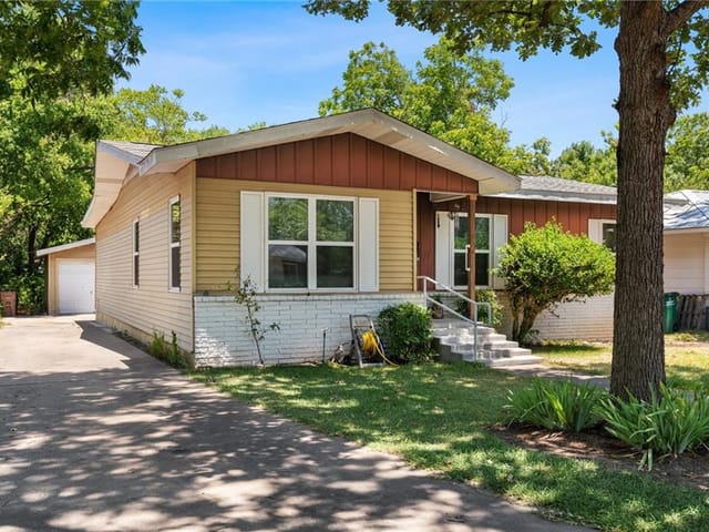 2102 Pasadena Dr