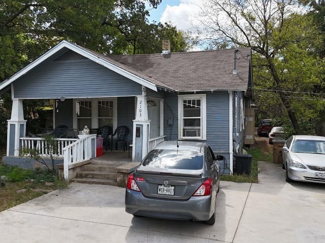2103 E 12th St