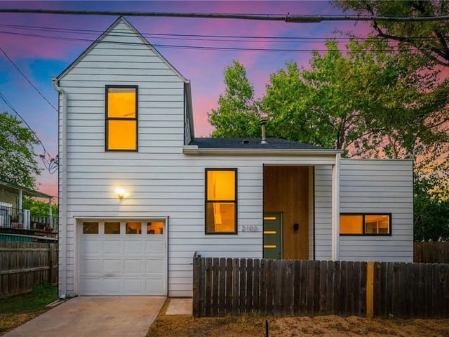 2103 E 2nd St Unit #B