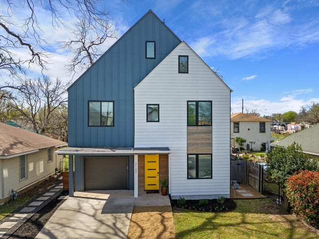 2103 E 2nd Unit #A