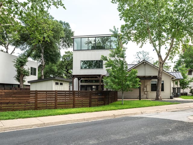 2103 Kinney Ave