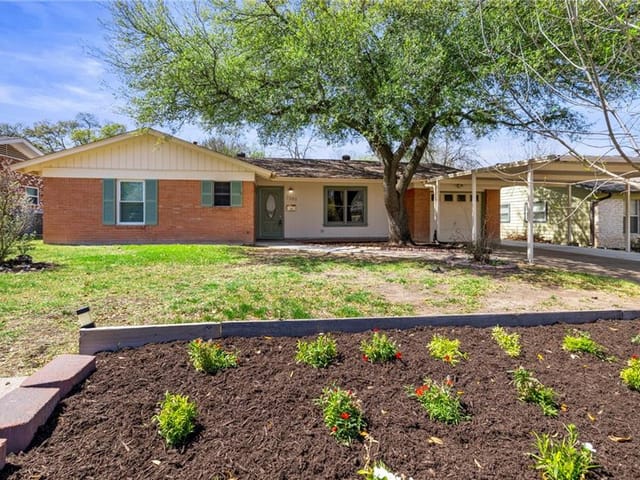 2103 Lanier Dr