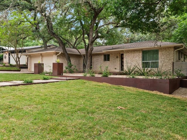 2104 Farnswood Cir