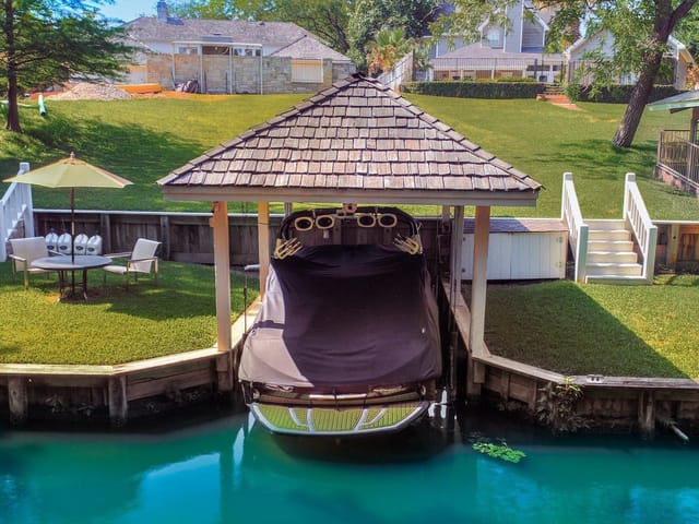 2104 Island Wood Rd