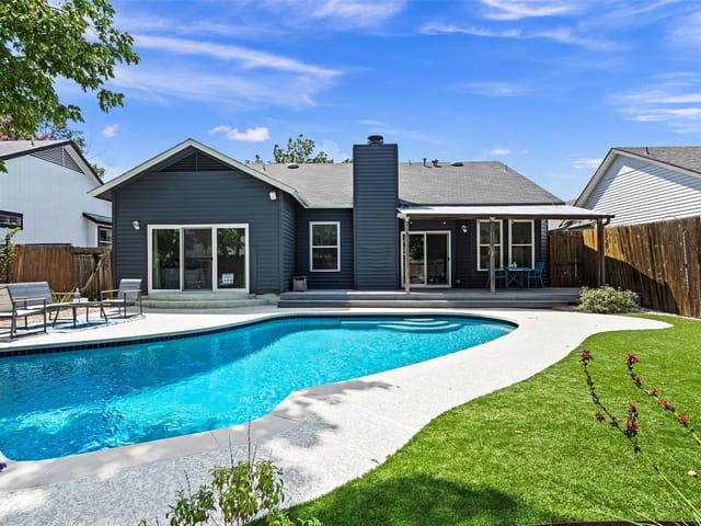 2104 Toulouse Dr