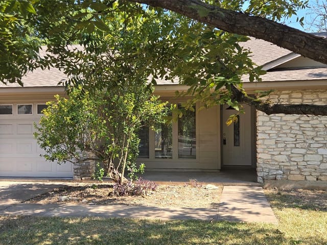 2104 Village Way DR