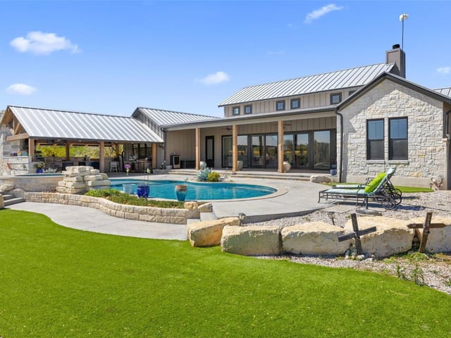 2105 Legacy Hills Dr