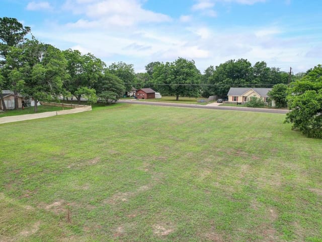 2105 Pecan ST