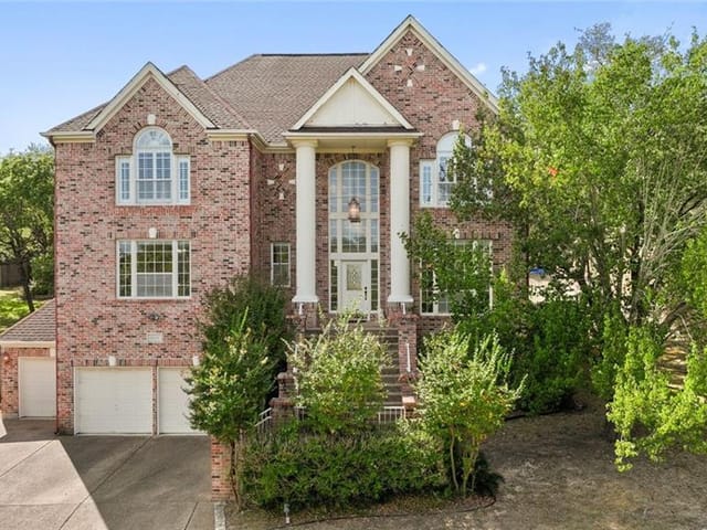 2106 Cliffs Edge DR