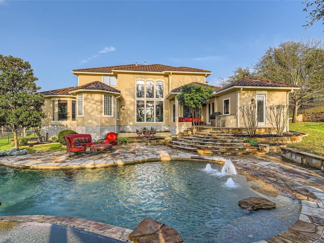 2107 Demona Dr