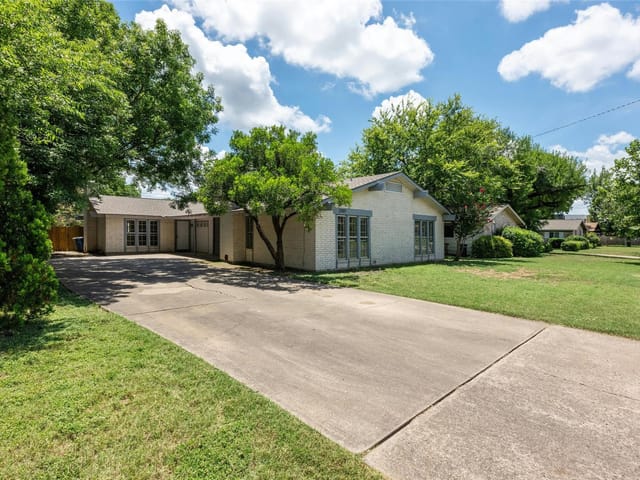 2107 Pompton Dr