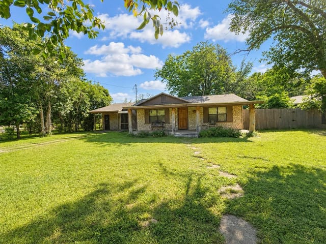 2107 Saratoga DR