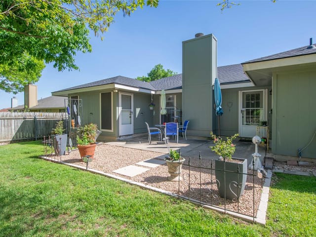 2108 Delvin Ln