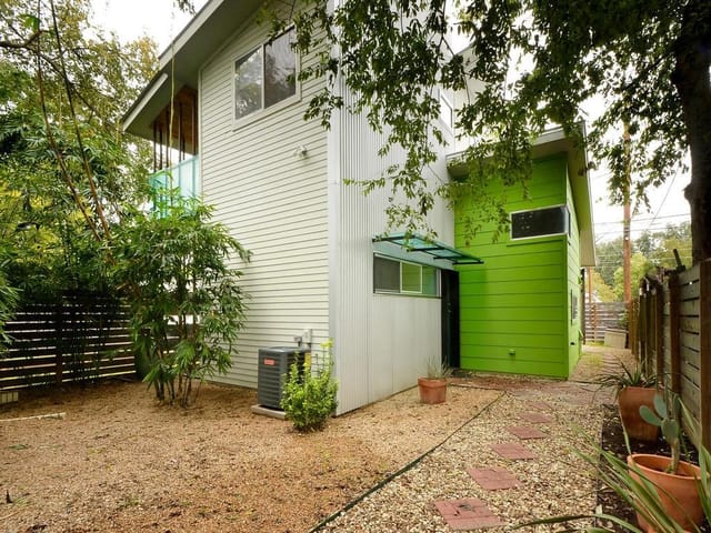 2108 HASKELL St Unit #B