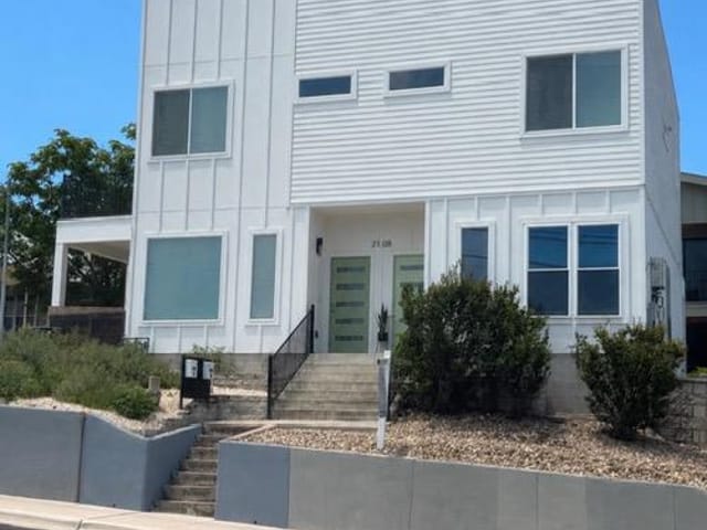 2108 Rosewood Ave Unit #B