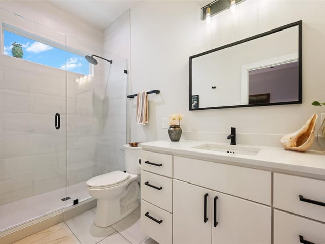 2108 Rosewood Ave Unit #B