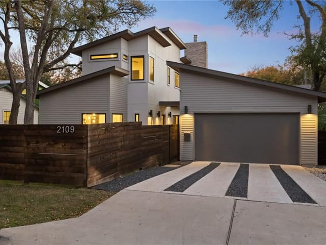2109 De Verne St