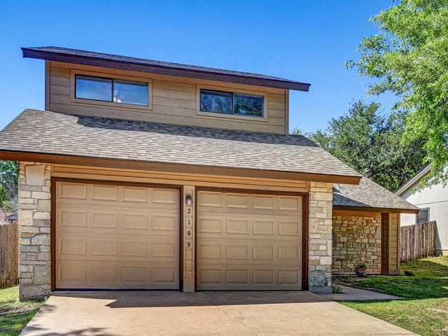 2109 Delvin Ln