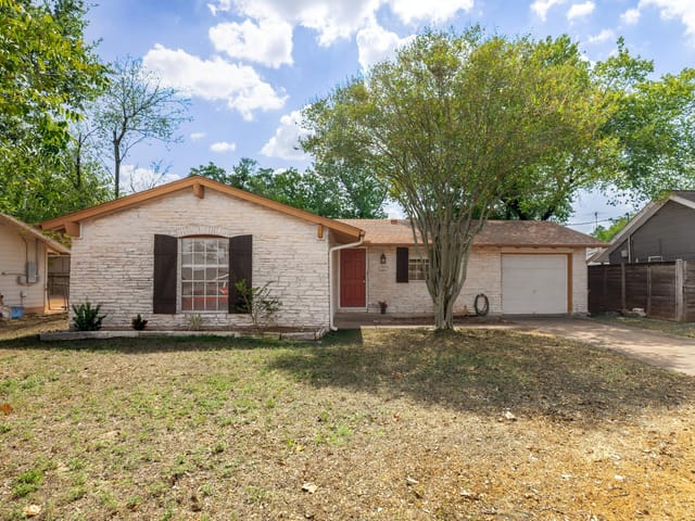 211 E Lisa DR