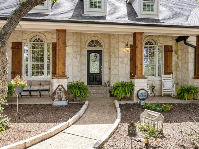 211 Heritage Dr