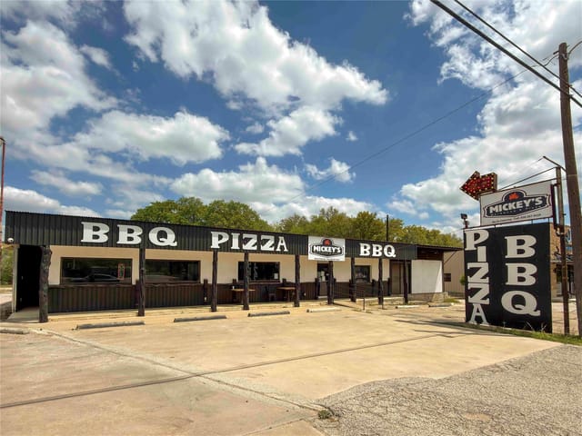 211 S Us Highway 281