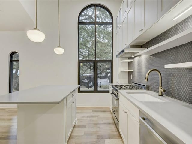211 W Johanna ST Unit #2